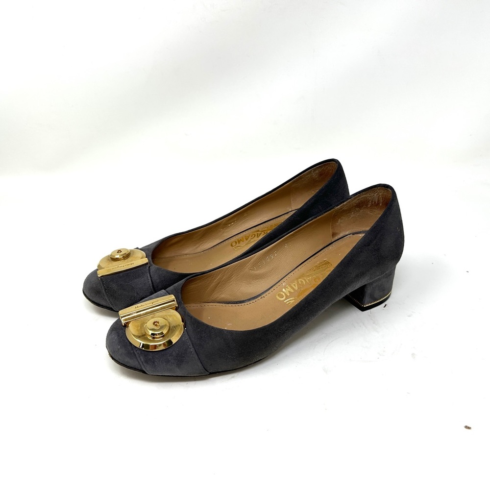 SALVATORE FERRAGAMO grey  Fiamma Keyhole Accent Round Toe Heels Size 40.